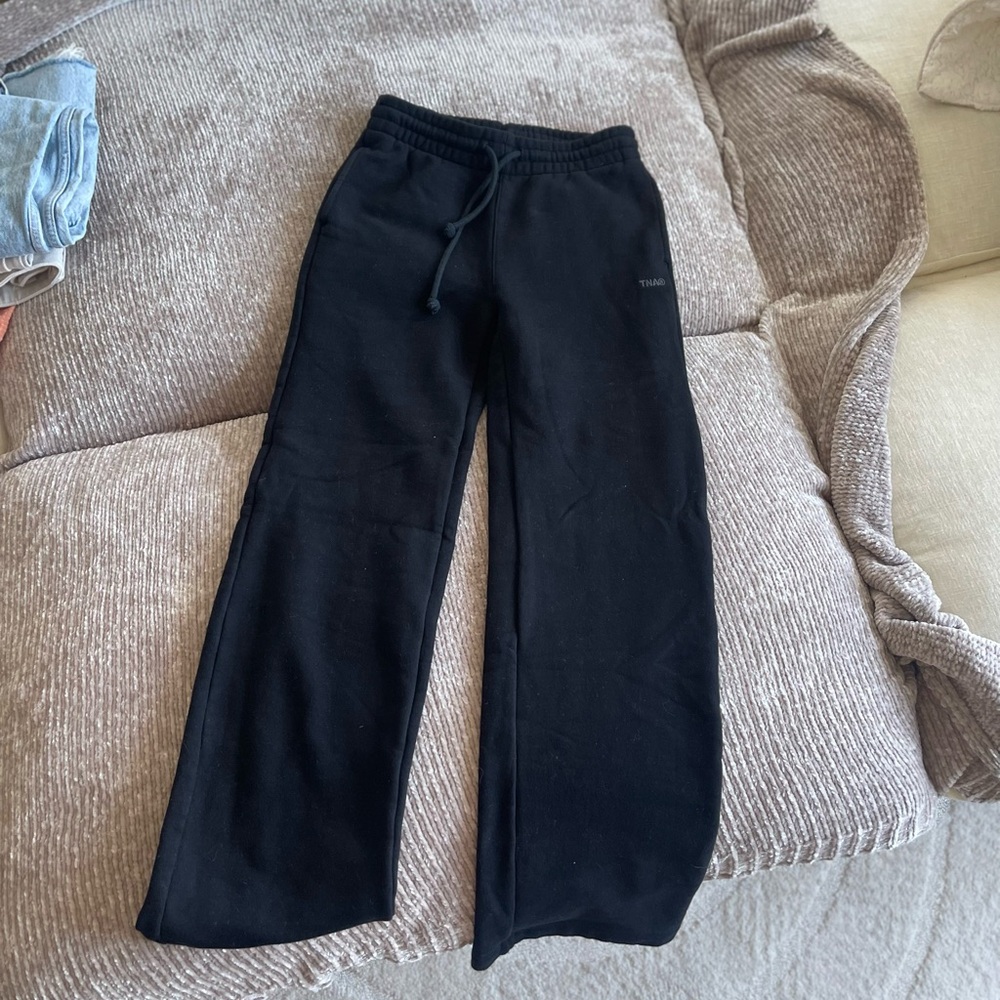 Aritzia TNA Mid Rise Boyfriend Fit Sweatpants